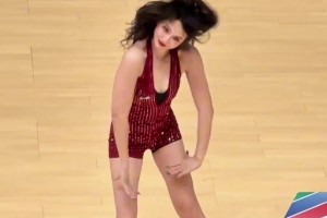 丰满的身材 火辣的舞姿！同曦啦啦队美女BEI贝爷，吧友们喜欢嘛？